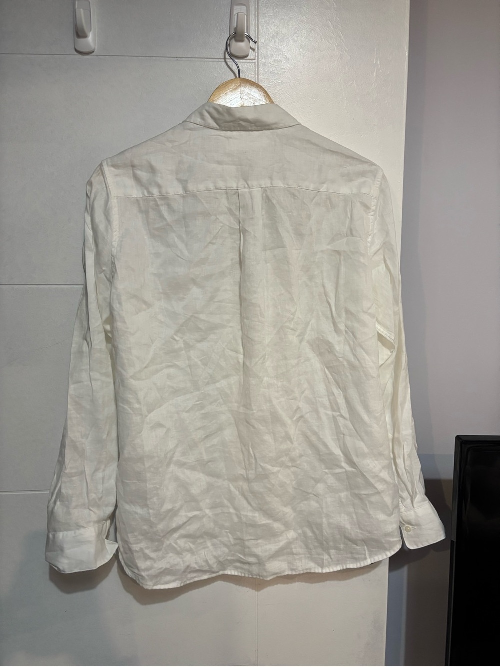 Uniqlo White Women's Long-Sleeve Button Shirt - Picture 4 of 4